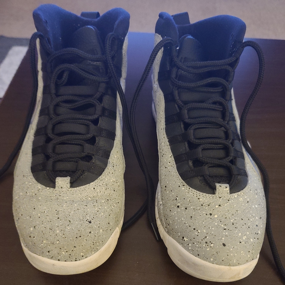 Grey Jordans (concrete)